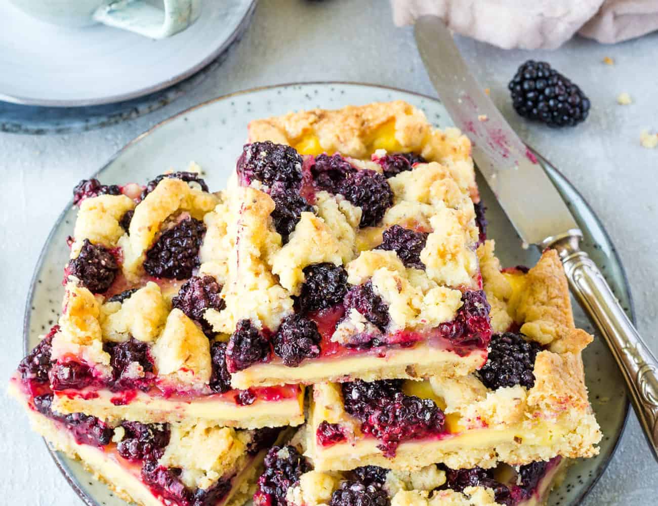 Brombeerkuchen mit Streuseln und Mandelboden | Foodio