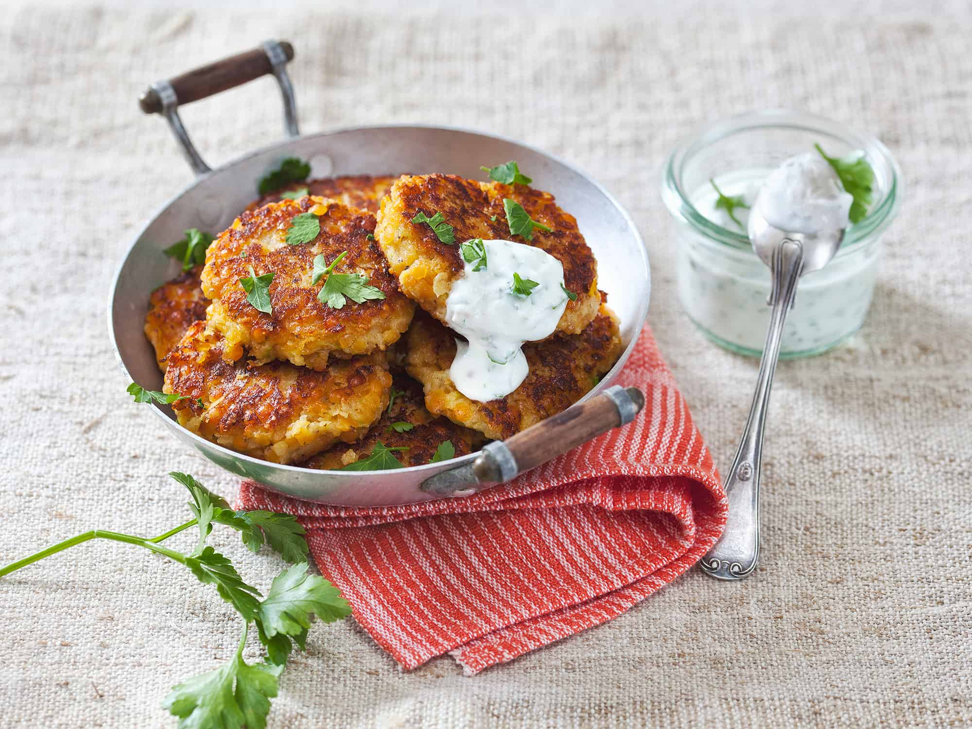 Süßkartoffelbratlinge mit Kichererbsen richtig knusprig | Foodio